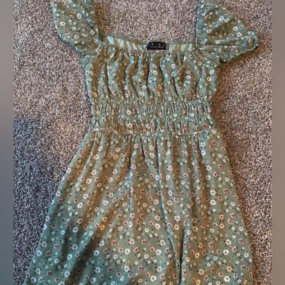 Dainty Floral Dress NWOT